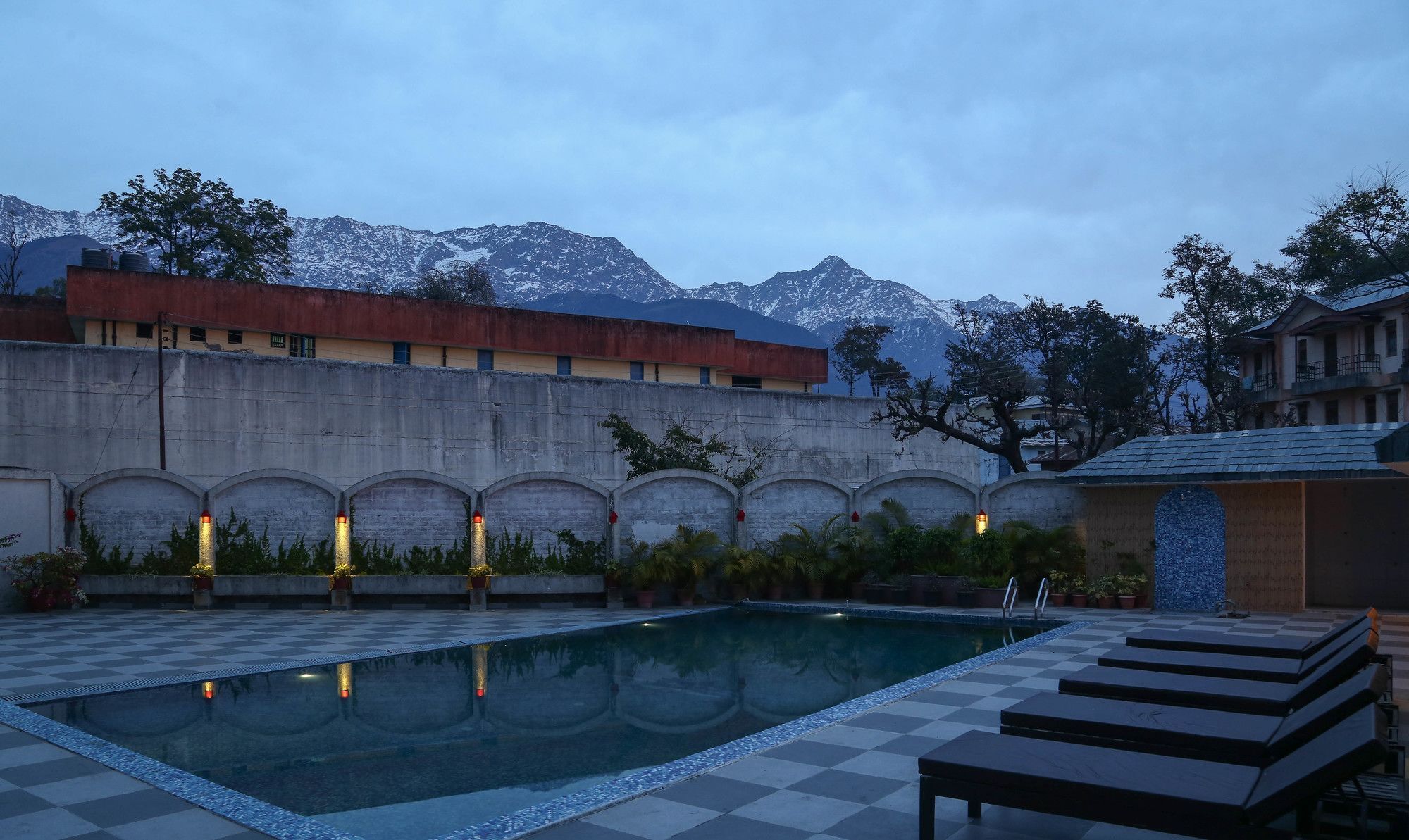 Treebo Trend Gk Conifer Hotel Dharamshala Exterior photo